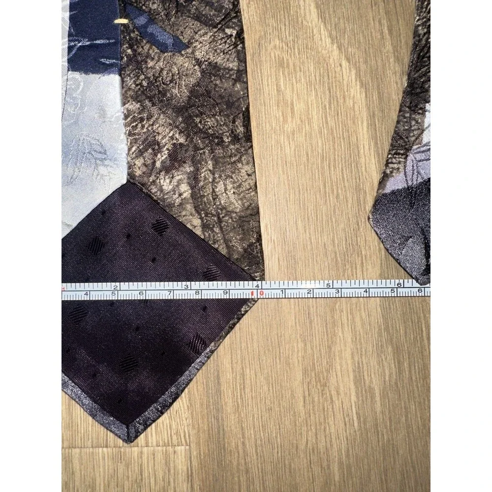 Wembley Endangered Species Peregrine Falcon Printed Silk Necktie Vintage USA